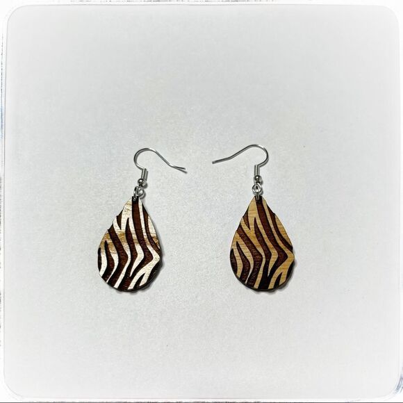 Wood engraved earrings  - Picture 1 of 2